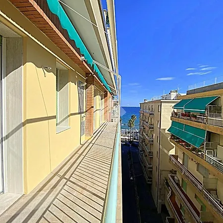 Cristallo Aparthotel 2*