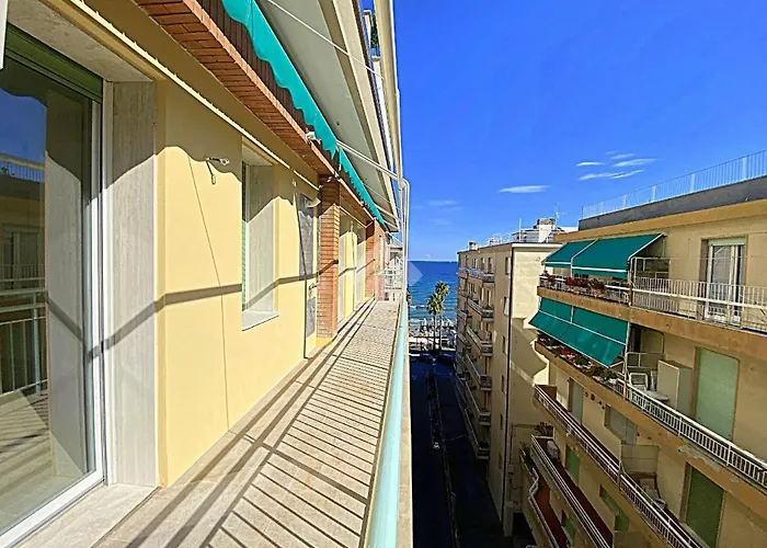 Cristallo Apartahotel 3*